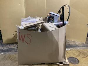 lot 803 image: Wholesale Pallet of Miscellaneous Items