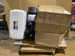 lot 806 image: Wholesale Pallet of Miscellaneous Items