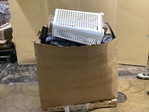 lot 807 image: Wholesale Pallet of Miscellaneous Items