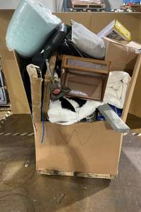 lot 817 image: Wholesale Pallet of Miscellaneous Items