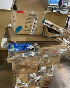 lot 820 image: Wholesale Pallet of Miscellaneous Items