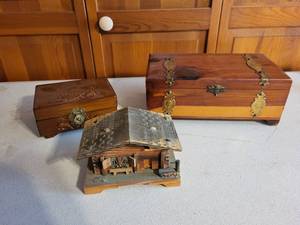 lot 14K image: Set of 2 Vintage Wooden Boxes and Chalet Music Box