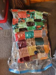 lot 53K image: Set of Quilts and Blankets in Vacuum-Sealed Storage Bags