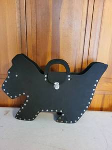 lot 54K image: Dog-Shaped Black Riveted Tote and Scottie Dog Welcome Sign Set