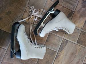 lot 83K image: Womens Size 8.5 White Figure Skates with Sheffield Steel Blades