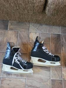 lot 84K image: Bauer Supreme Custom 100 Ice Hockey Skates Size 11 34