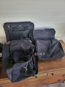 lot 123B image: Set of 4 Black Laptop and Messenger Bags Assorted Brands