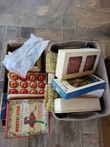 lot 143B image: Large Collection of Vintage Christmas Ornaments and Decorations