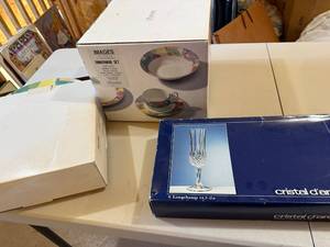 lot 62 image: Cristal dArques Longchamp Crystal Glasses and Signature 20-Piece Stoneware Dinnerware Set