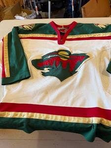 lot 96 image: Pro Player Minnesota Wild NHL Hockey Jersey Size Medium