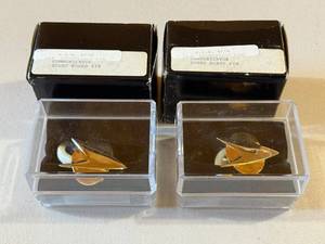 lot 99 image: Set of 2 Star Trek Goldplated Insignia Badge Pins in Display Boxes