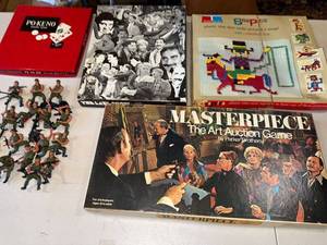lot 100 image: Vintage Board Games and Puzzles Lot with Plastic Army Figures