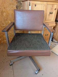 lot 10 image: Vintage Swivel Office Chair with Brown Vinyl and Metal Frame