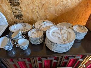 lot 43 image: Vintage Kuteni Bird and Bamboo Hand Painted China Dinnerware Set with Gold Bamboo Design - Plates, Bowls, Cups, Serving Pieces