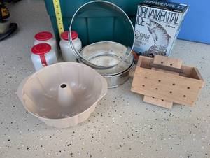 lot 161 image: Assorted Kitchen Bakeware and Vintage Pommery Mustard Jars Collection