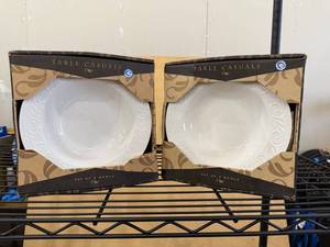 lot 198 image: Table Casuals Amaretto White Bowls Set of 8 in Original Packaging