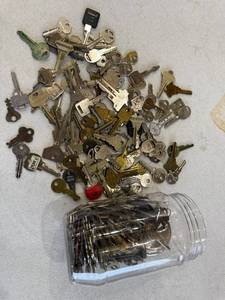 lot 204 image: Large Assortment of Vintage and Modern Mixed Keys in Jar