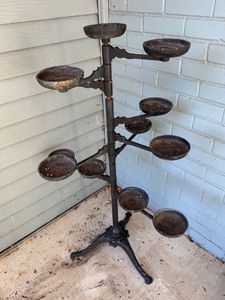 lot 15DD image: Vintage 10-Arm Cast Iron Plant Stand