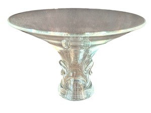 lot 39D image: K - Vintage Steuben Glass Bouquet Vase by George Thompson