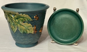 lot 78D image: K - Roseville Pottery Bushberry Planter with Flower Tray, Circa 1940s