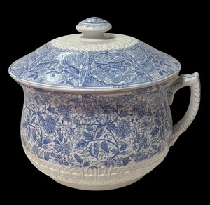 lot 54R image: MB - Vintage AF & Co Cashmere Staffordshire Blue and White Chamberpot with Lid