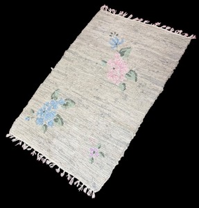 lot 134R image: MB - Vintage Floral Accented Rug
