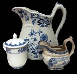 lot 189R image: MB - Blue and White Pitchers and Lidded Teacup Collection