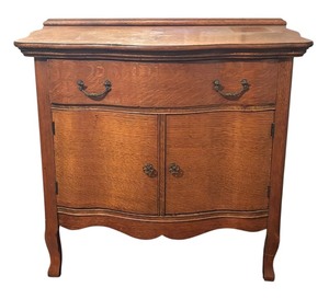 lot 236R image: BR - Vintage Oak Cabinet