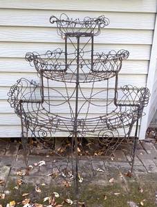 lot 285R image: O - Vintage Three-Tier Metal Wire Plant Stand Outdoor Display