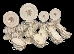 lot 395R image: KL - Vintage Wedgwood Belmar China Dinnerware Set
