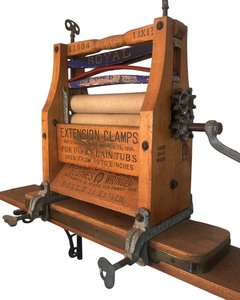 lot 437R image: K - Antique Horse Shoe Brand Royal Clothes Wringer with Extension Clamps