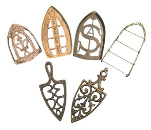 lot 470R image: FR - Collection of 6 Vintage Cast Iron and Brass Iron Trivets