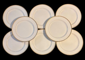 lot 471R image: FR - Set of 8 Lenox Dinner Plates with Gold Trim