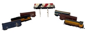 lot 553R image: LL - Set of 7 Vintage Model Train Cars Assorted Railroads