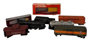 lot 583R image: LL - Collection of 7 Vintage Model Train Cars and Locomotive