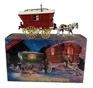 lot 587R image: LL  - Matchbox Models of Yesteryear 1900 Gypsy Caravan with Horse and Figurines