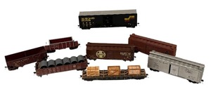 lot 592R image: LL  - Set of 8 Vintage Model Train Cars Assorted Railroad Lines