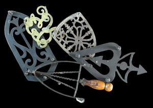 lot 593R image: K - Collection of 5 Vintage Cast Iron and Brass Trivets