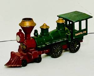 lot 109C image: K - Vintage 4 Inch Cast Iron Santa Fe Locomotive Train Toy
