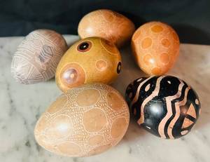 lot 148C image: K - Set of 6 Handcrafted Etched Decorative Eggs, 3.5 Inch
