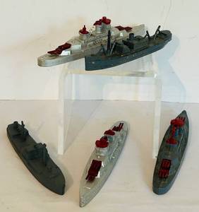 lot 444C image: LR - Set of 4 Vintage Metal Toy Ships Made in USA