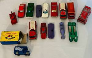 lot 456C image: LR - Vintage Diecast Toy Car Collection Matchbox, Hot Wheels, Tootsietoy & More
