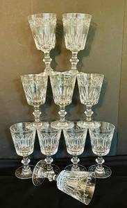 lot 533C image: LR - Set of 10 Cut Crystal Wine Glasses with Geometric Pattern
