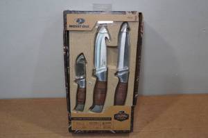lot 82 image: Mossy Oak Leather Wrapped Hunting Knife Set
