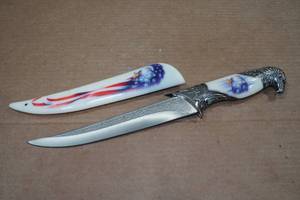 lot 86 image: American Flag Eagle Themed Hunting Knife