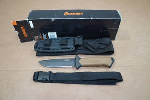 lot 90 image: Gerber Fixed Blade Hunting Knife with Holster