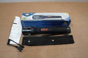 lot 97 image: Streetwise Nightstick Stun Flashlight