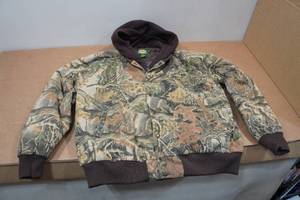 lot 127 image: Cabelas Camo Jacket - Large