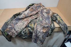 lot 129 image: Scent Blocker Camo Jacket with Gander Mountain Pants - XL