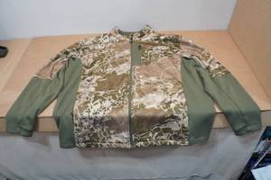 lot 134 image: Realtree Scent Factor Camo Jacket - 2XL